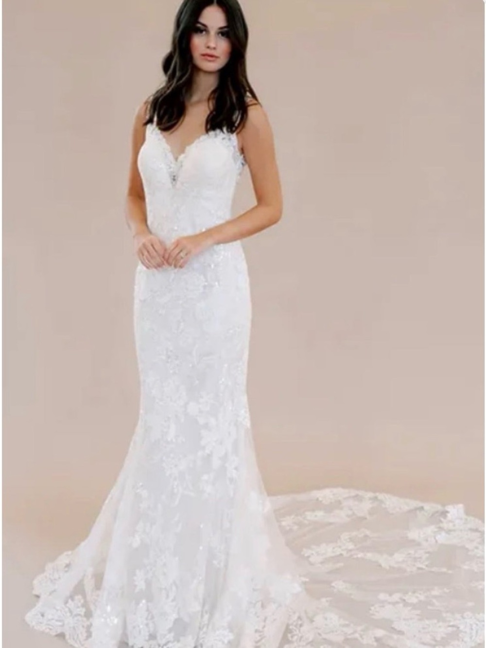 Allure Bridals White Lace Fitted V-Neck Wedding Gown